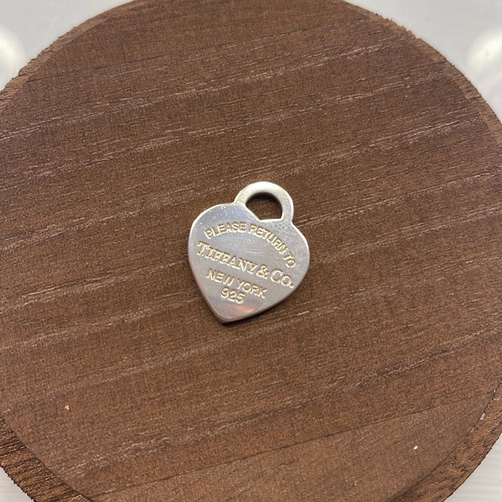 Return to Tiffany & Co pendant
